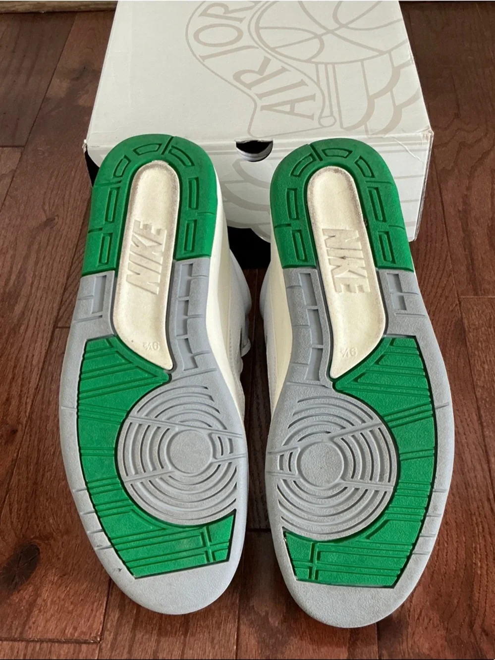 Nike Men’s Air Jordan 2  Retro “Lucky Green” - 9.5 - Pre-Owned with Box - Picture 8 of 8